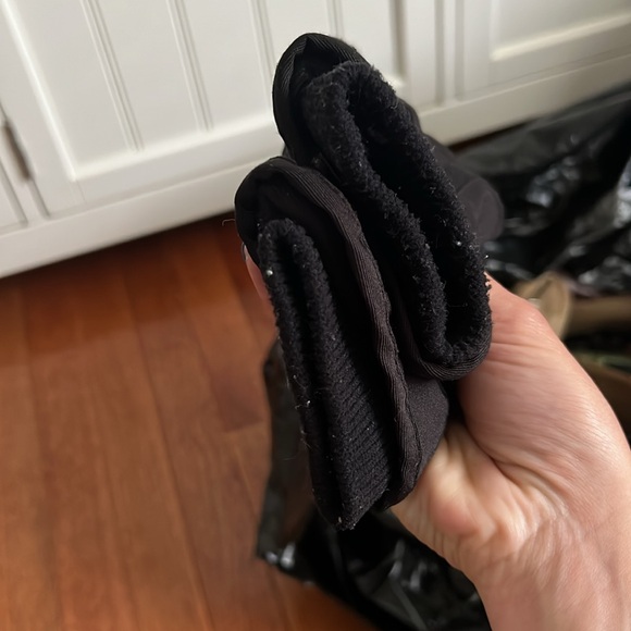 Thinsulate Insulation 40 Gram Black Winter Gloves - Picture 4 of 4